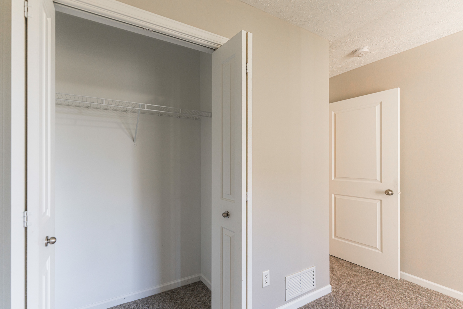 639 Stonegate Drive Sycamore, IL 60178 - Photo 20 of 32 a view of an empty room