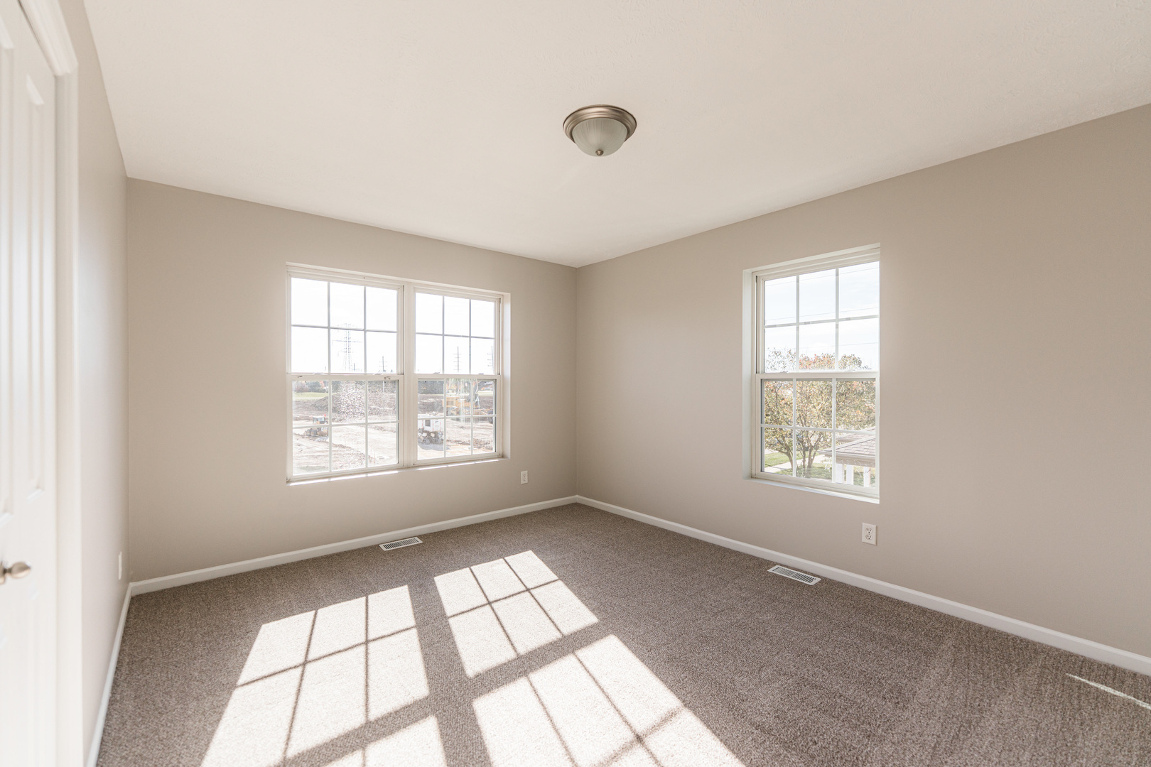 639 Stonegate Drive Sycamore, IL 60178 - Photo 23 of 32 a view of an empty room with a window