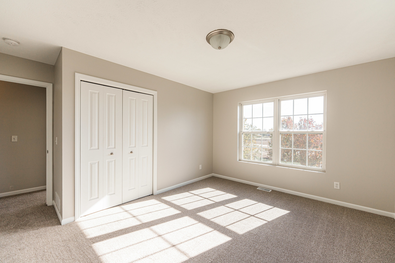 639 Stonegate Drive Sycamore, IL 60178 - Photo 24 of 32 a view of an empty room and window