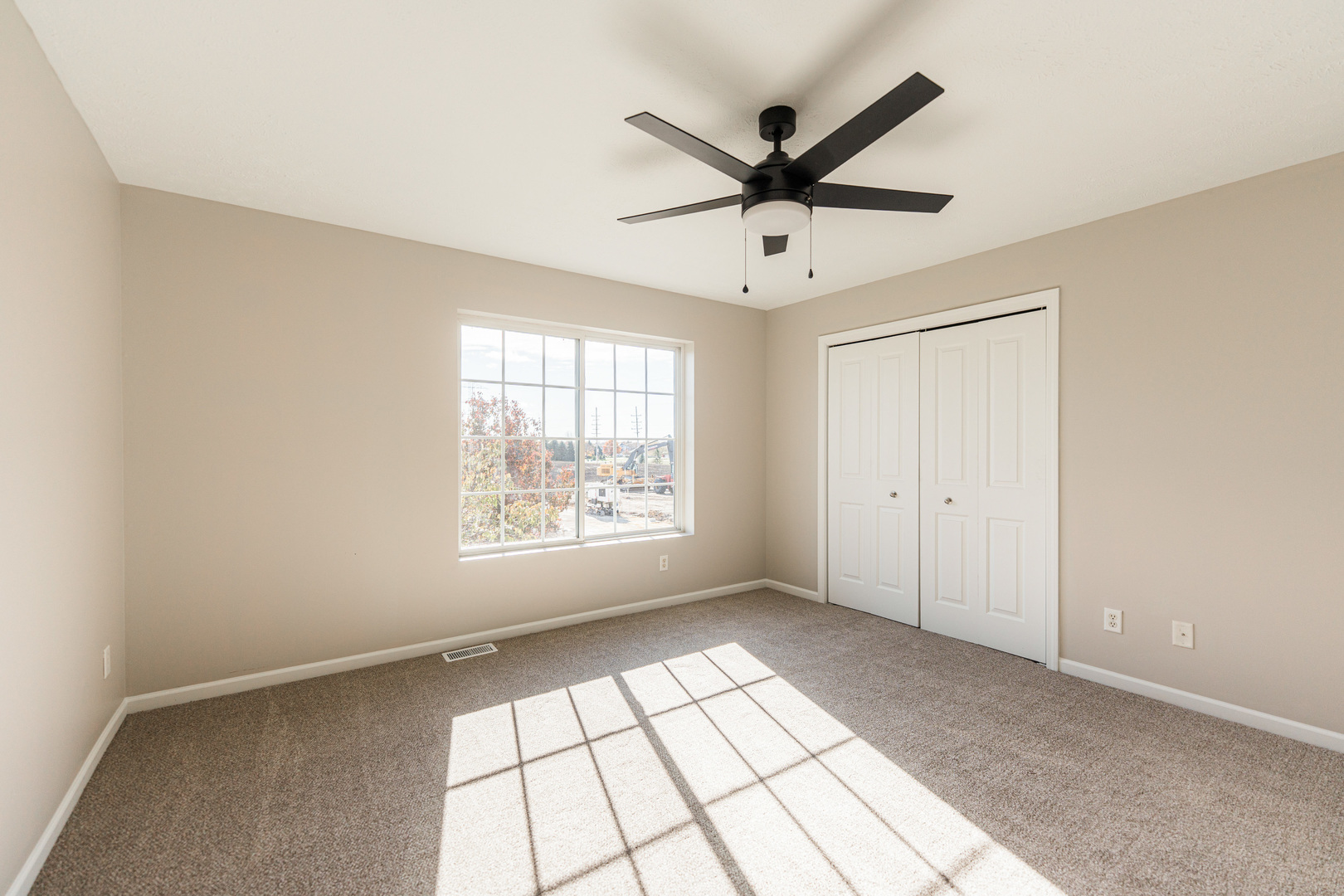639 Stonegate Drive Sycamore, IL 60178 - Photo 26 of 32 a view of an empty room and window