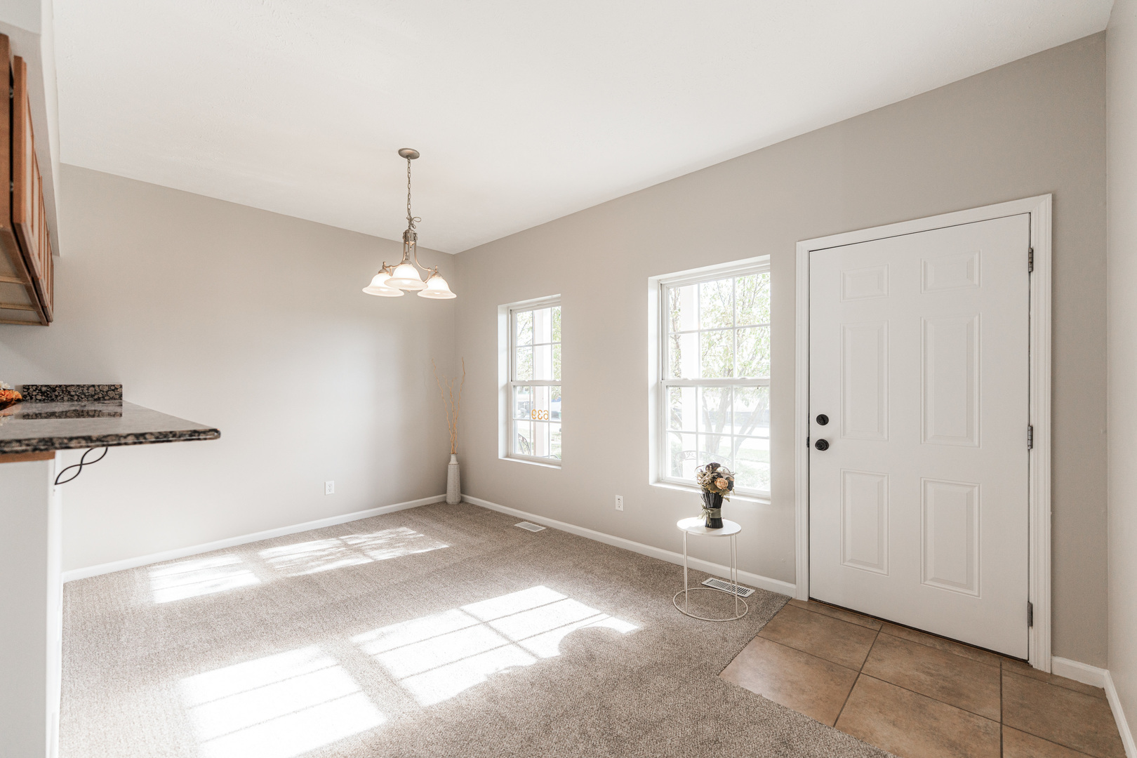 639 Stonegate Drive Sycamore, IL 60178 - Photo 8 of 32