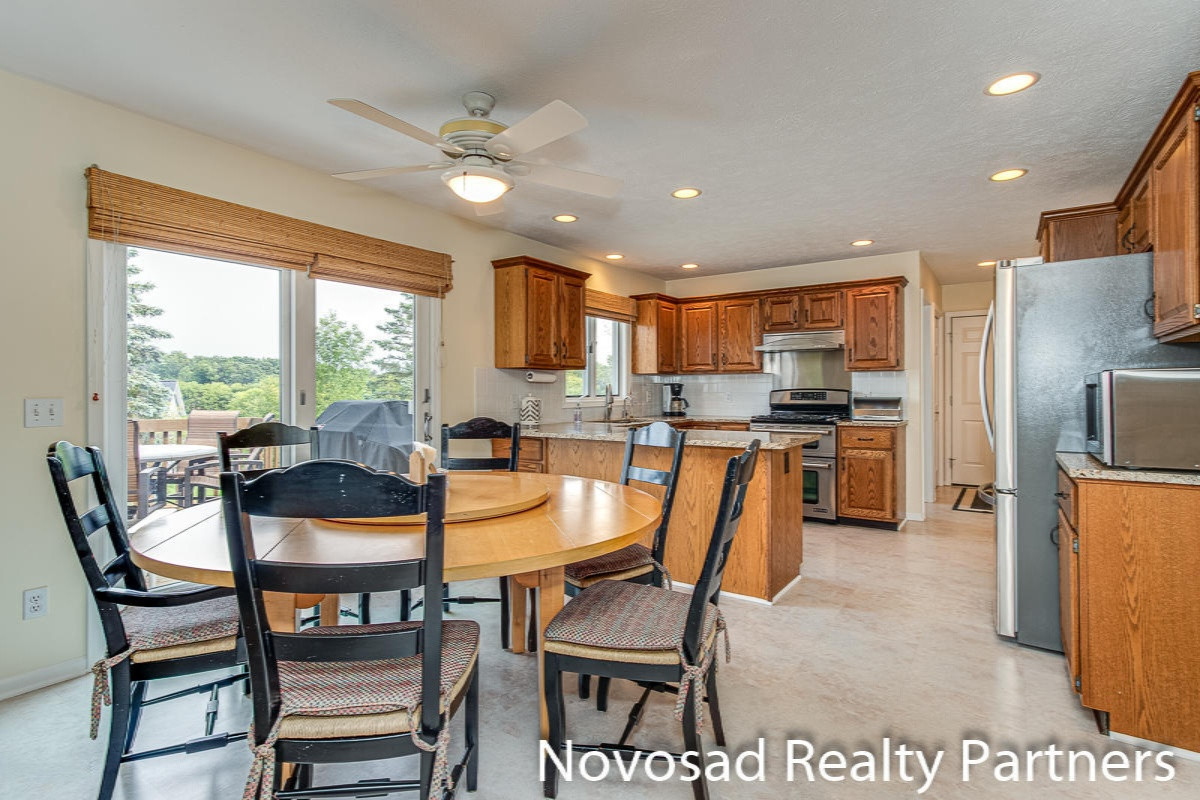 1728 Riva Ridge Drive Southeast Grand Rapids, MI 49546 - Photo 11 of 29 Dining Room