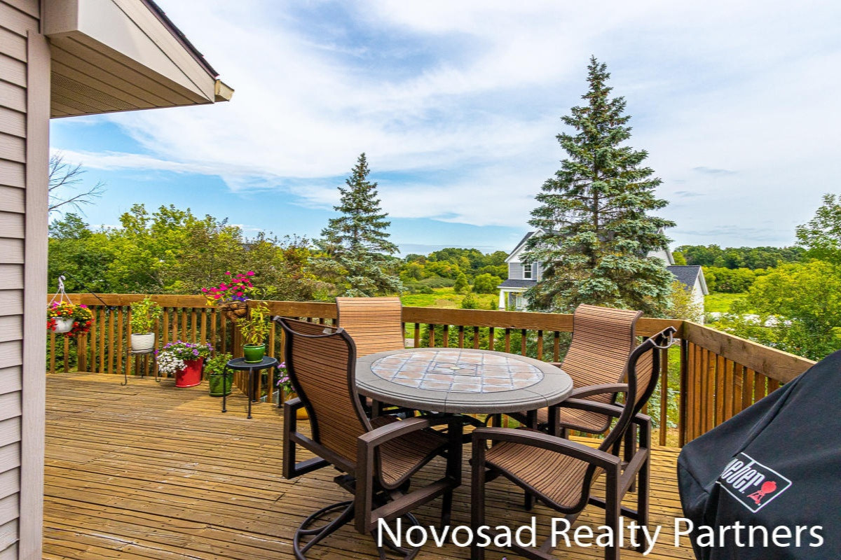 1728 Riva Ridge Drive Southeast Grand Rapids, MI 49546 - Photo 22 of 29 Deck