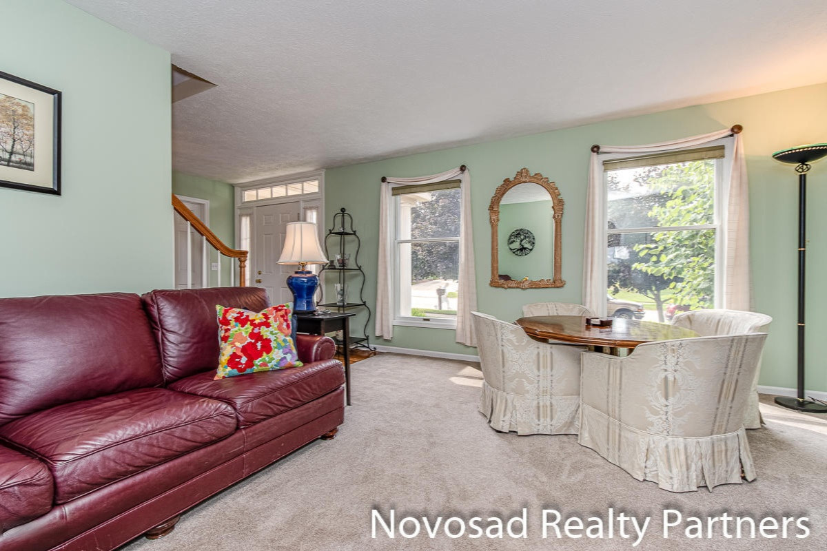 1728 Riva Ridge Drive Southeast Grand Rapids, MI 49546 - Photo 4 of 29 Living Room