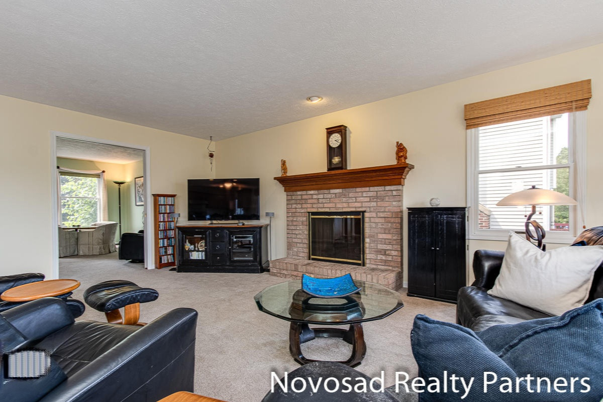 1728 Riva Ridge Drive Southeast Grand Rapids, MI 49546 - Photo 7 of 29 Family Room