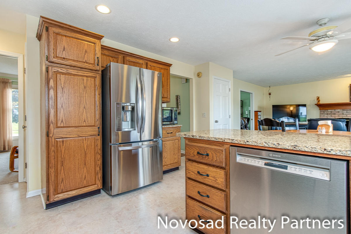 1728 Riva Ridge Drive Southeast Grand Rapids, MI 49546 - Photo 10 of 29 Kitchen