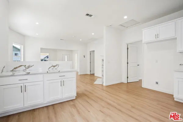 $1,038,800 | 227 West 41st Street, Los Angeles, CA 90037