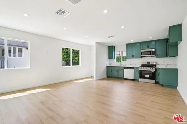 $1,038,800 | 227 West 41st Street, Los Angeles, CA 90037