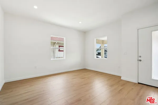 $1,038,800 | 227 West 41st Street, Los Angeles, CA 90037