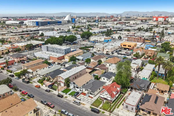 $1,038,800 | 227 West 41st Street, Los Angeles, CA 90037