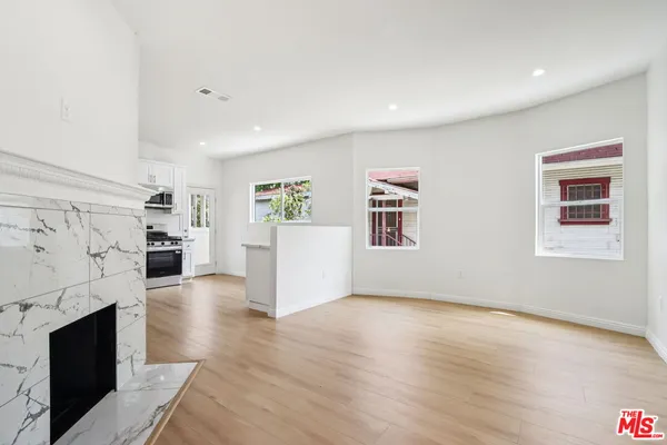 $1,038,800 | 227 West 41st Street, Los Angeles, CA 90037