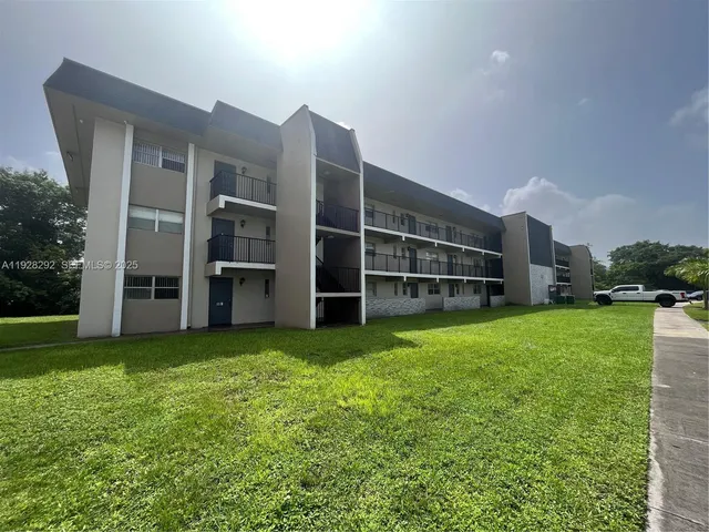 $1,800 | 7820 South Colony Circle, Unit 301, Tamarac, FL 33321