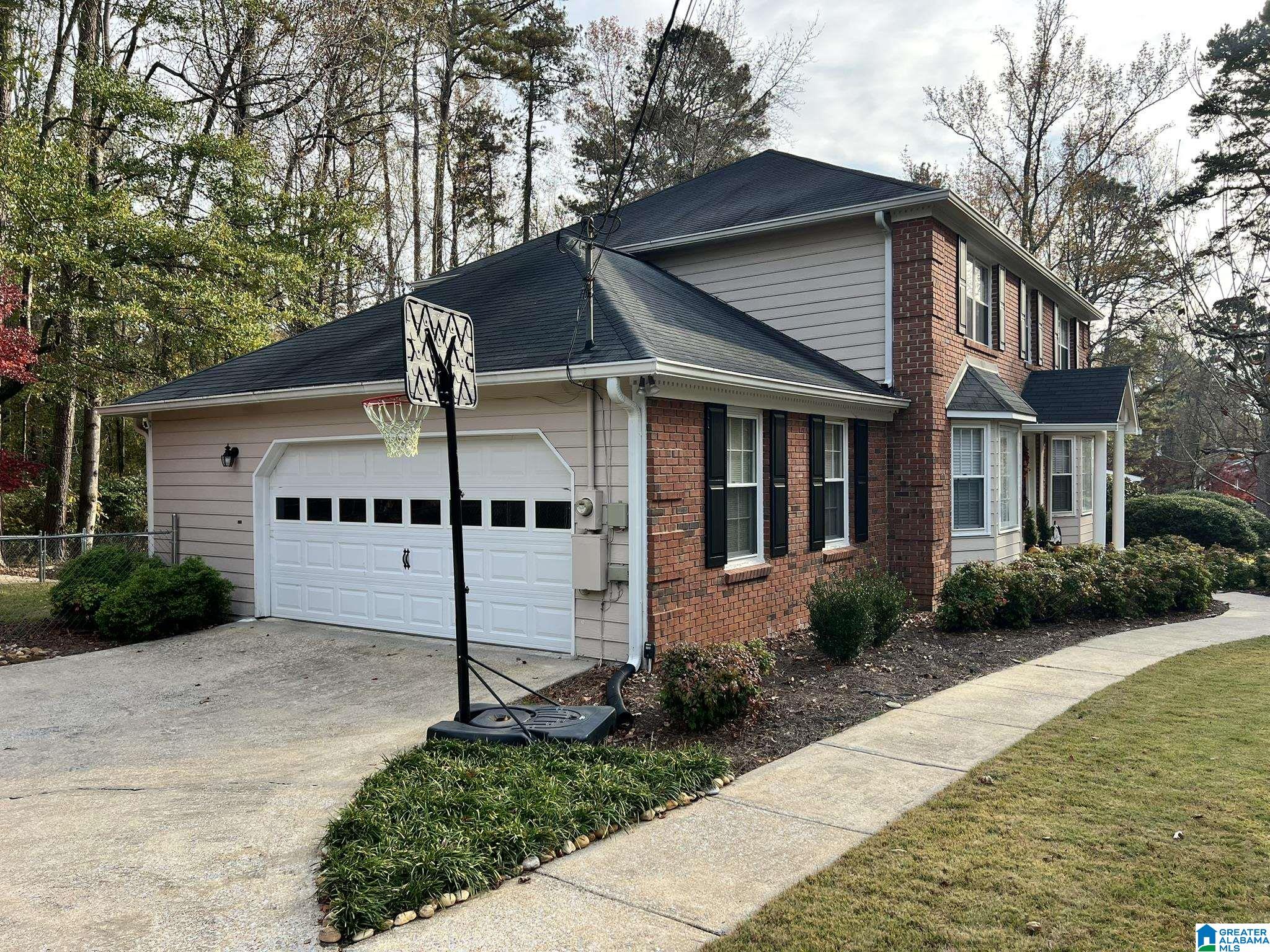 823 Brookhaven Road Anniston, AL 36207 - Photo 2 of 33