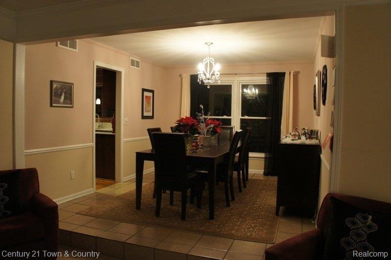 1657 Yale Court Rochester, MI 48309 - Photo 5 of 25 dining room.JPG