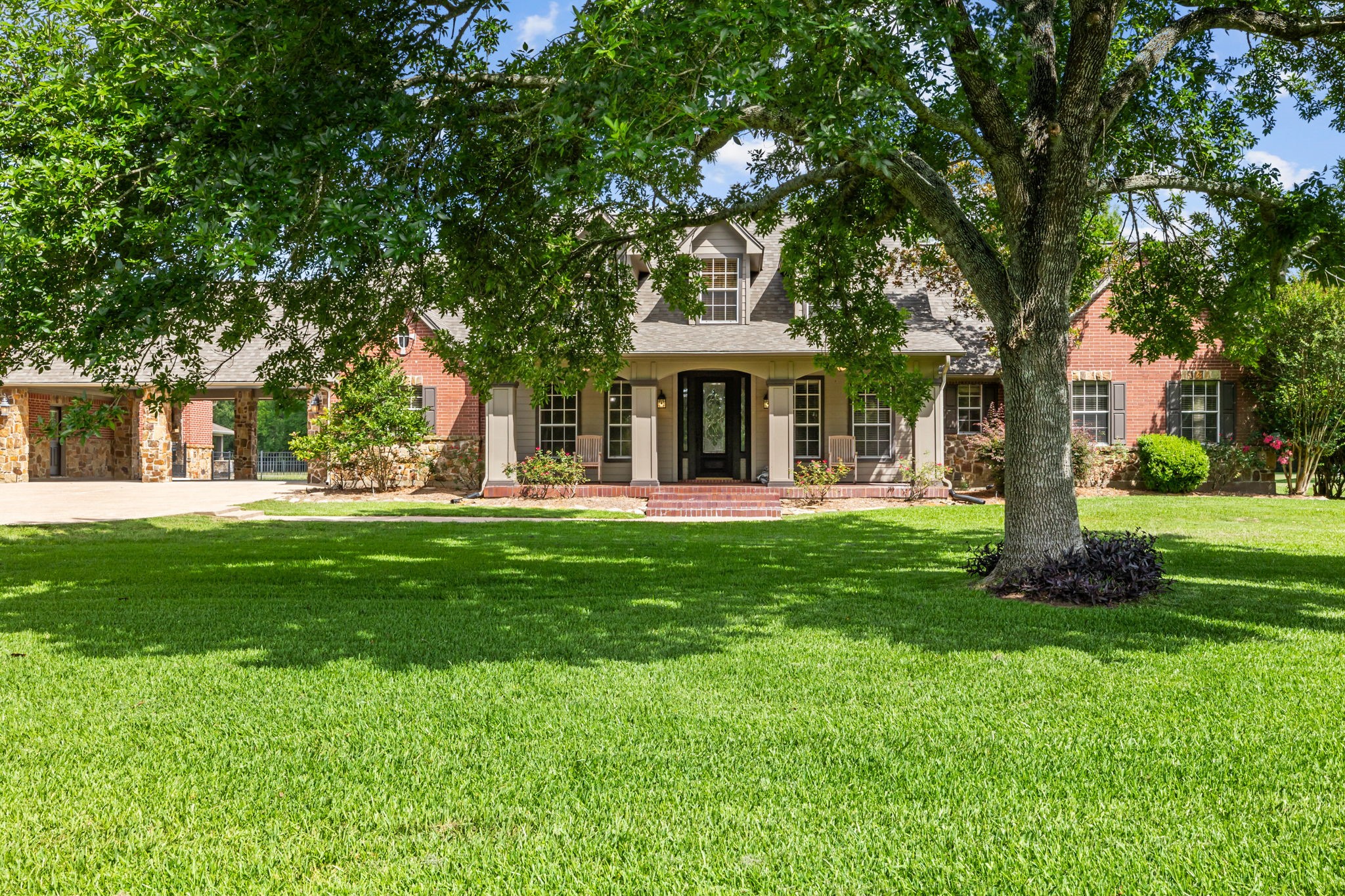 6410 Old Chocolate Bayou Road Manvel, TX 77578 - Photo 2 of 49 This property boasts a lush
landscape with mature pecan,
live oaks, American elms,
sycamore, and an array of fruit
trees including satsuma, lime,
and pomegranate.