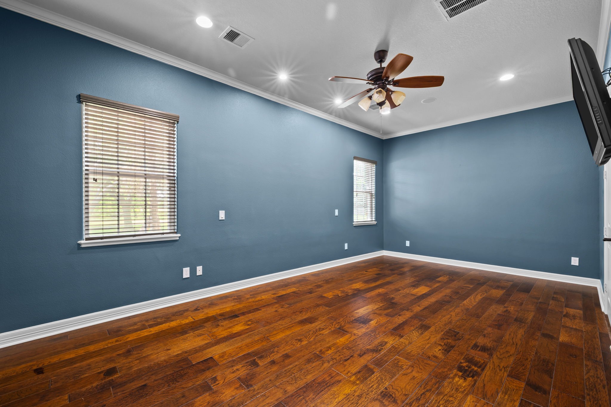 6410 Old Chocolate Bayou Road Manvel, TX 77578 - Photo 41 of 49 Bright and spacious secondary
bedroom with abundant natural
light.