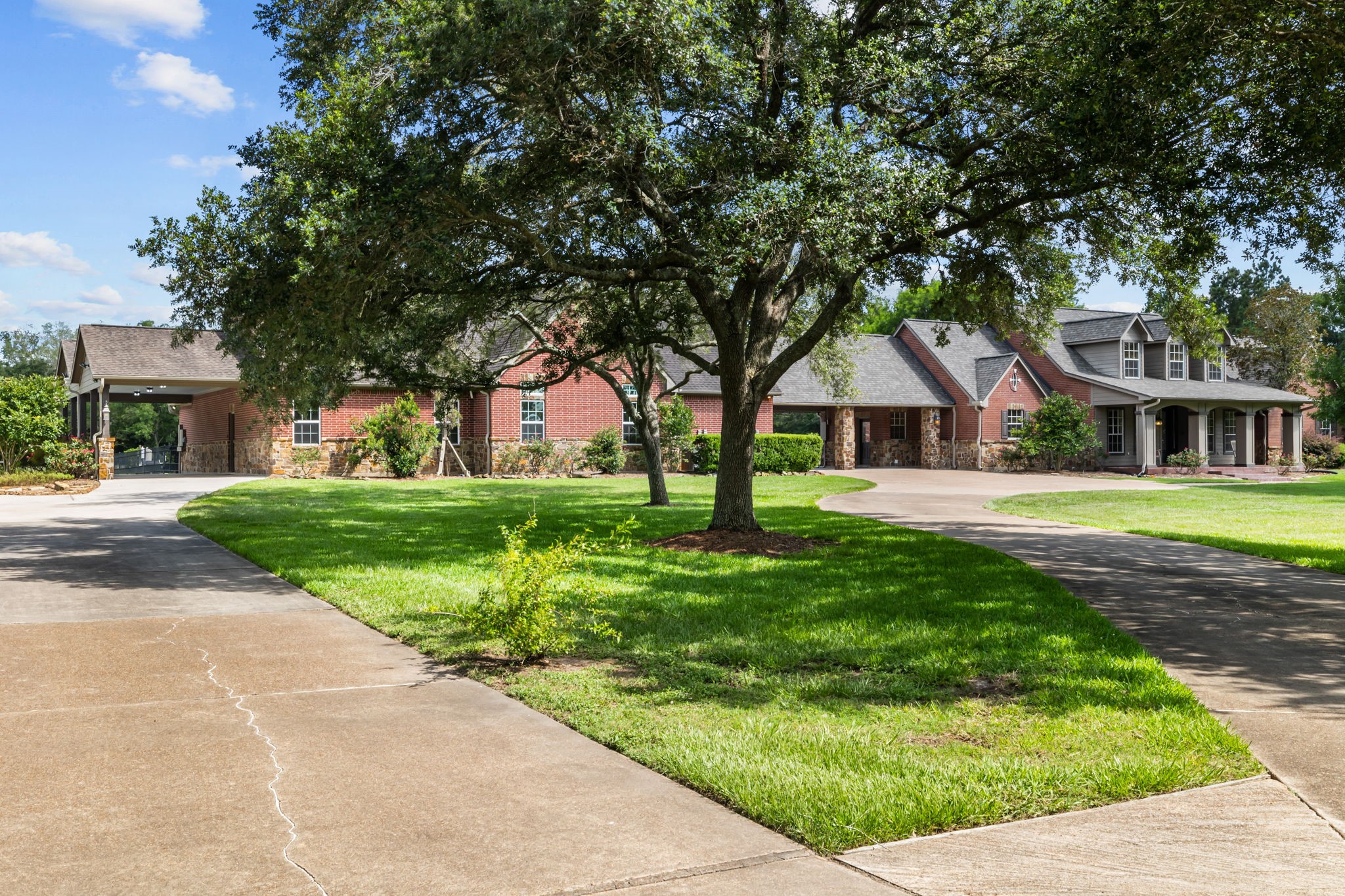6410 Old Chocolate Bayou Road Manvel, TX 77578 - Photo 49 of 49 Charming front exterior with a
spacious driveway, lush
landscaping, and inviting curb
appeal.