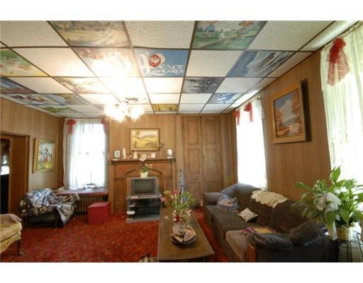 335-337 Shady Road Smithfield, PA 15478 - Photo 3 of 18 Living Room.
