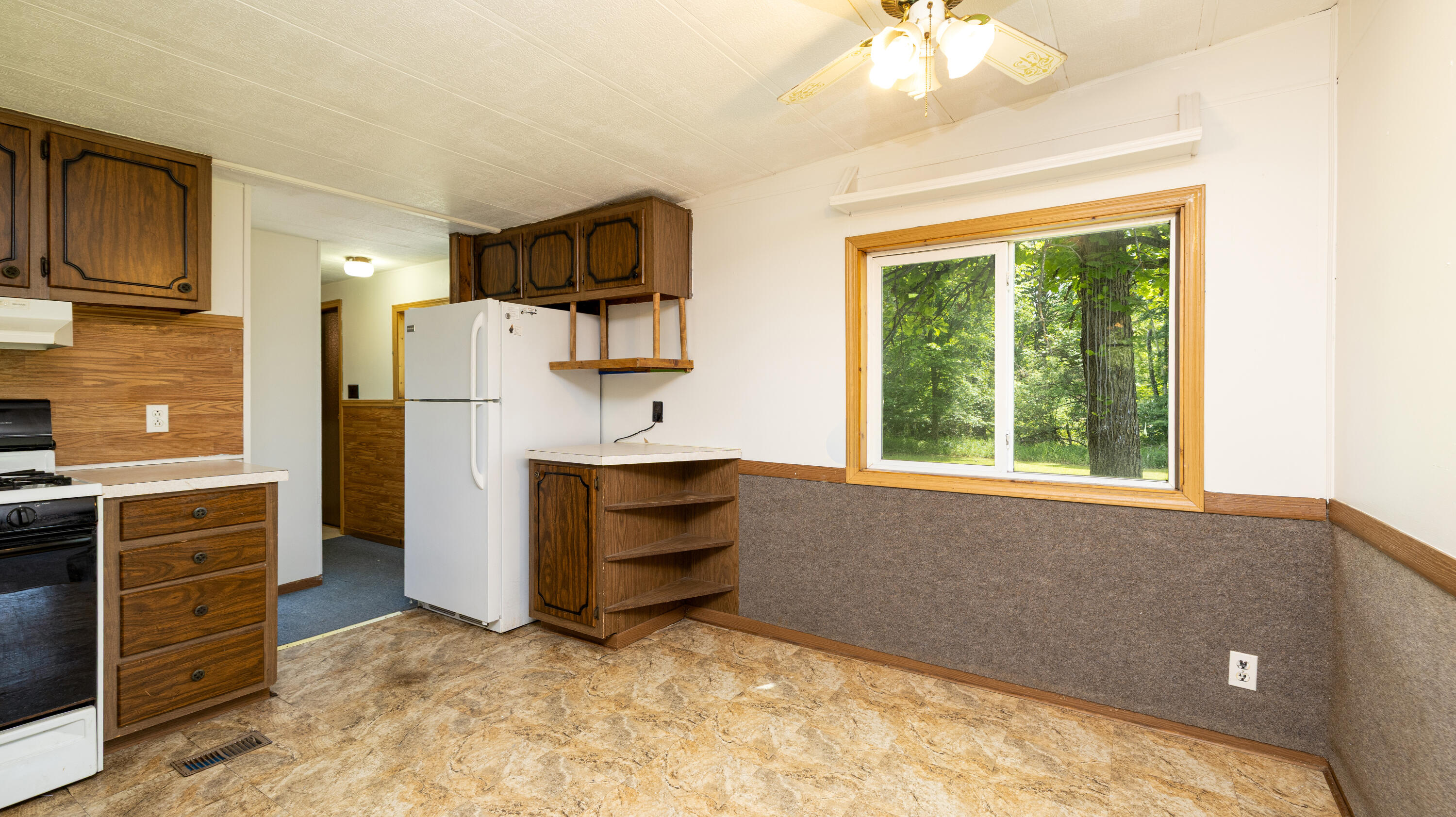 4678 Huser Road Seneca, WI 54489 - Photo 22 of 38 Interior kitchen 2