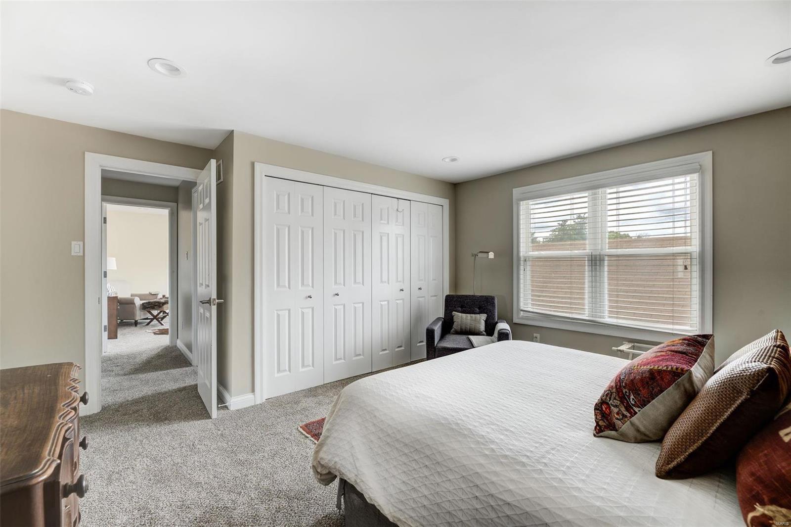 404 South Hanley Road, Unit 2S St. Louis, MO 63105 - Photo 14 of 25