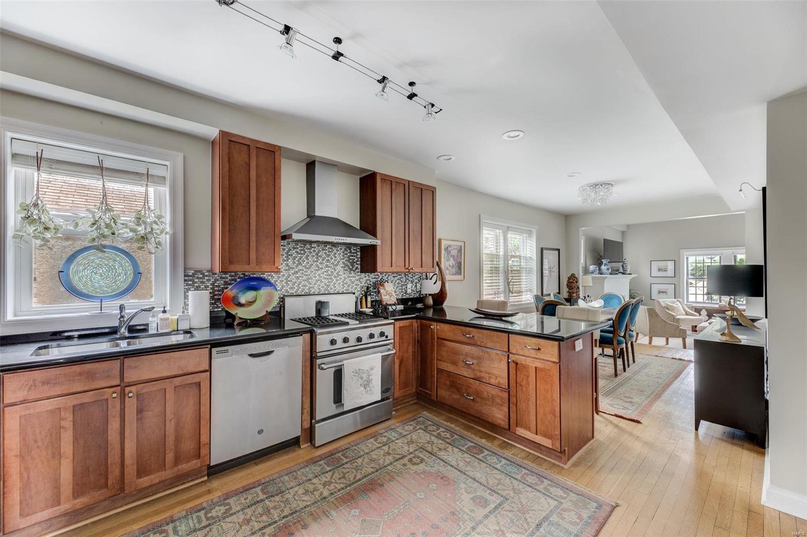 404 South Hanley Road, Unit 2S St. Louis, MO 63105 - Photo 3 of 25