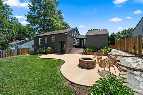 $385,000 | 823 Victoria Place, Glendale, MO 63122