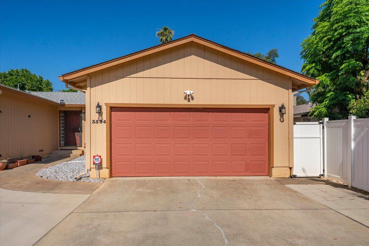 3594 Echo Road Redding, CA 96002 - Photo 45 of 62 2 car garage