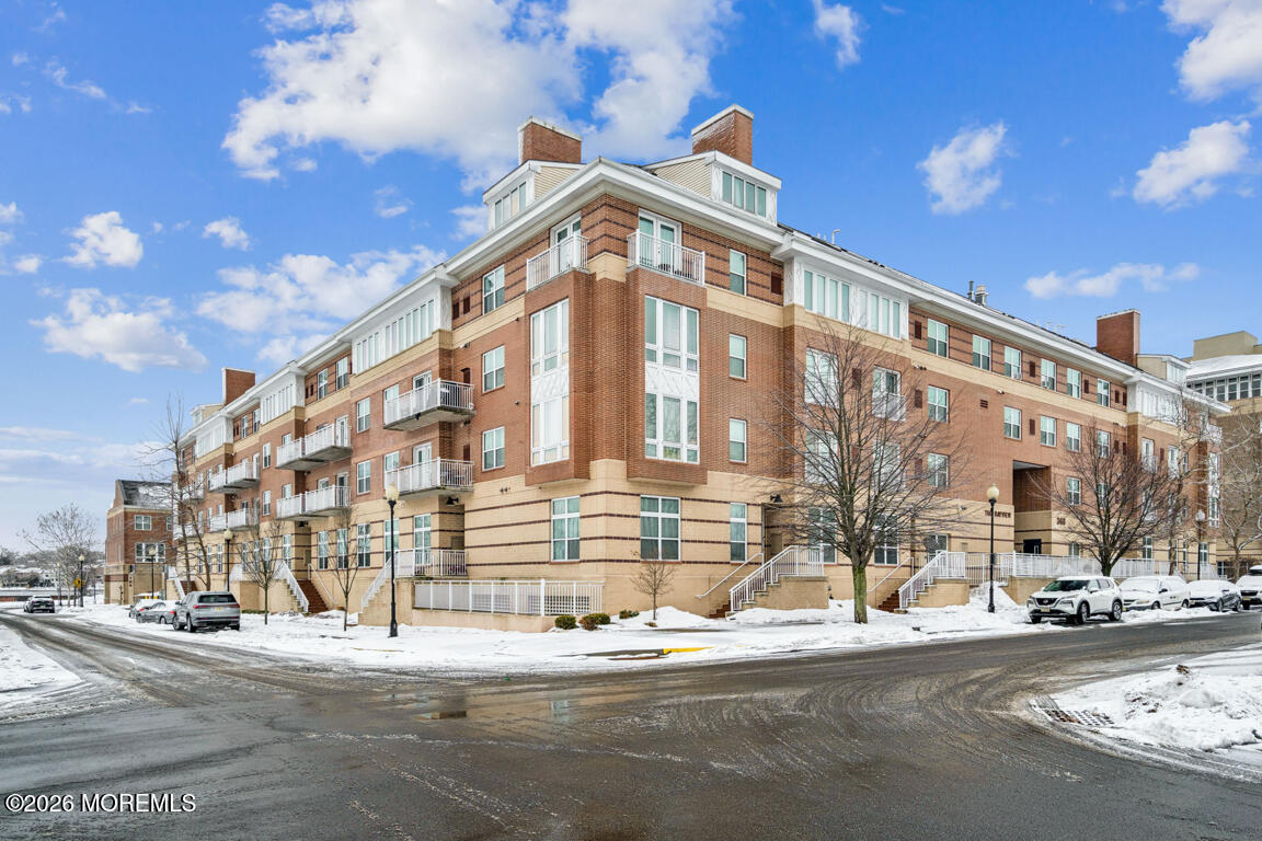 368 Rector Street, Unit 419 Perth Amboy, NJ 08861 - Photo 1 of 14 a view of a large building