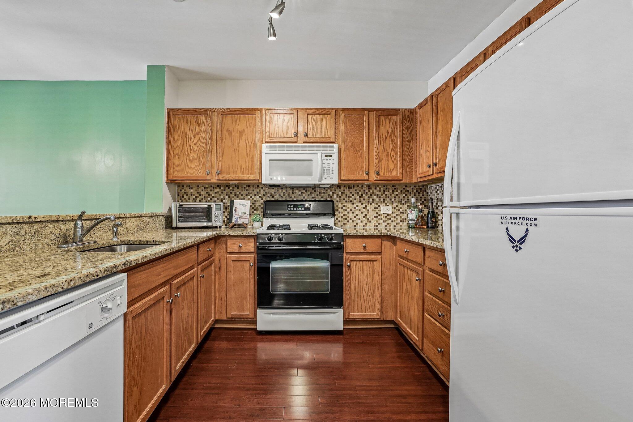 368 Rector Street, Unit 419 Perth Amboy, NJ 08861 - Photo 6 of 19 013