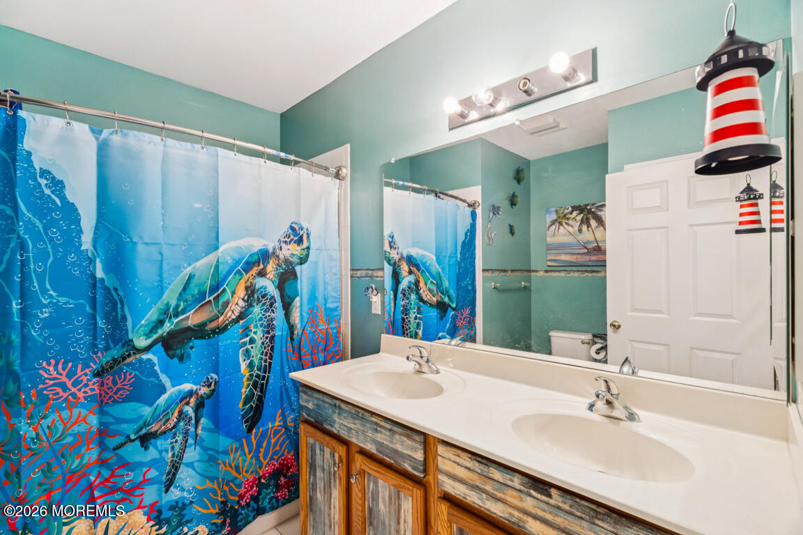 368 Rector Street, Unit 419 Perth Amboy, NJ 08861 - Photo 10 of 14 a bathroom with a sink and a mirror