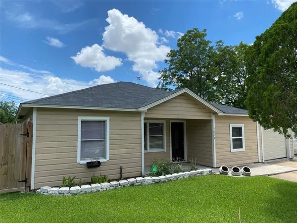 $1,600 | 5018 Kenilwood Drive, Houston, TX 77033