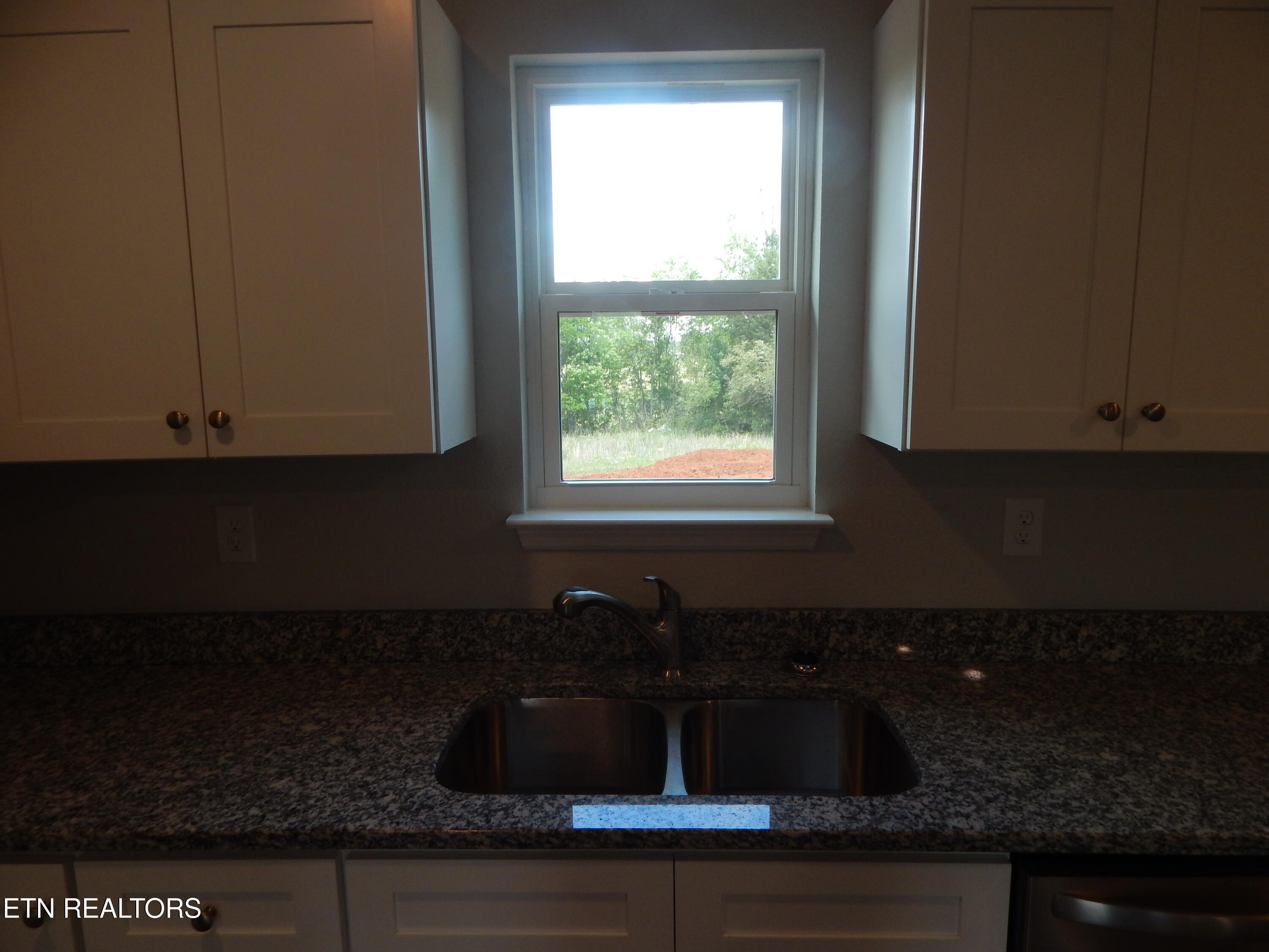 147 County Road 537 Etowah, TN 37331 - Photo 11 of 35 DSCN0436