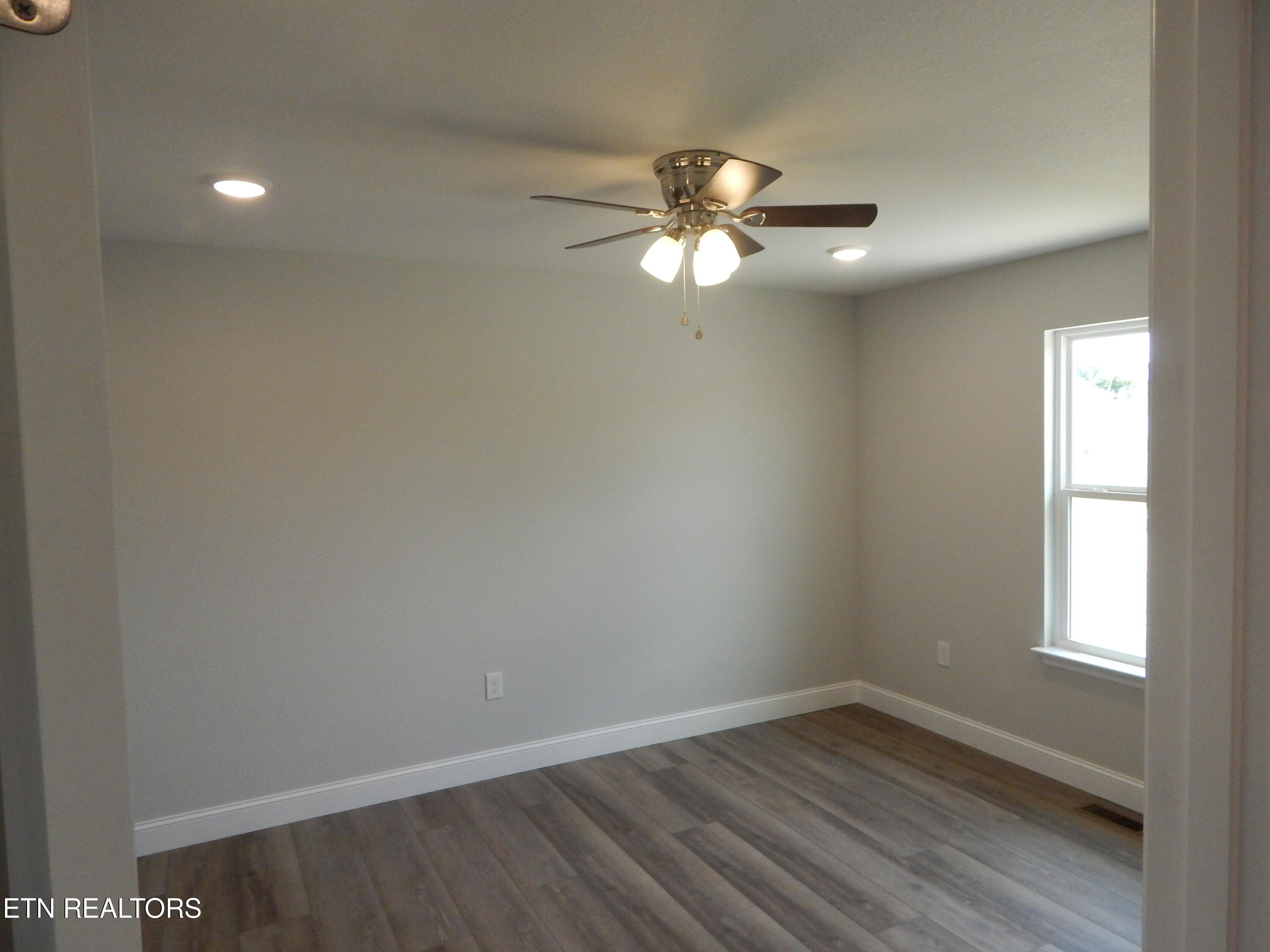 147 County Road 537 Etowah, TN 37331 - Photo 7 of 35 DSCN0427