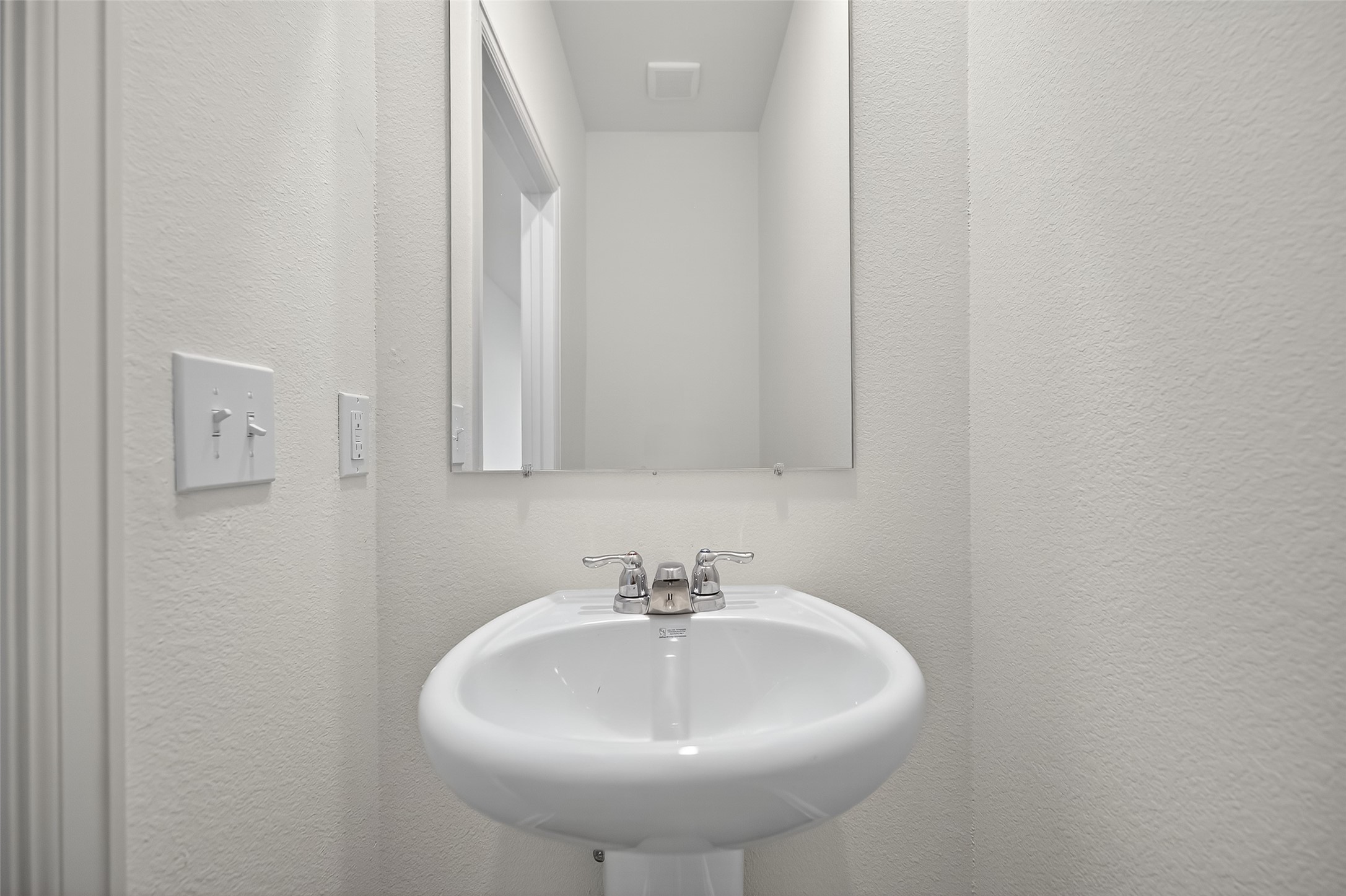 18752 Lucas Michael Way New Caney, TX 77357 - Photo 8 of 19 a bathroom with a sink