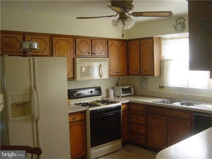 712 Timber Trail Lane Springfield, PA 19064 - Photo 2 of 17 Kitchen