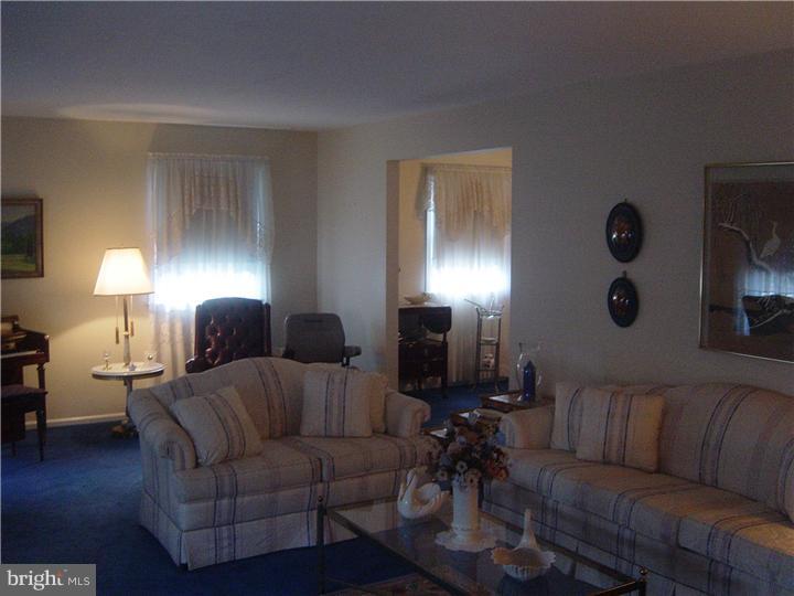 712 Timber Trail Lane Springfield, PA 19064 - Photo 6 of 17 Living Room