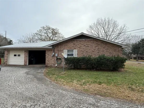 a view of a house with a yard and garage