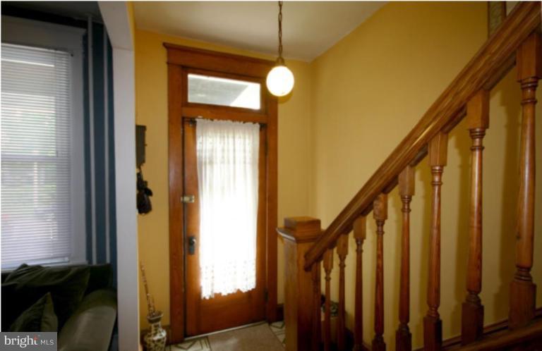 5604 Pilgrim Road Baltimore, MD 21214 - Photo 12 of 20 Foyer