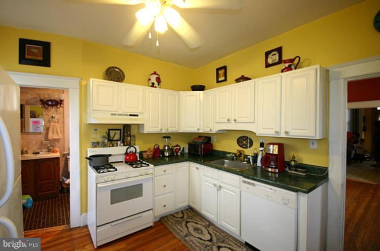 5604 Pilgrim Road Baltimore, MD 21214 - Photo 13 of 20 Kitchen