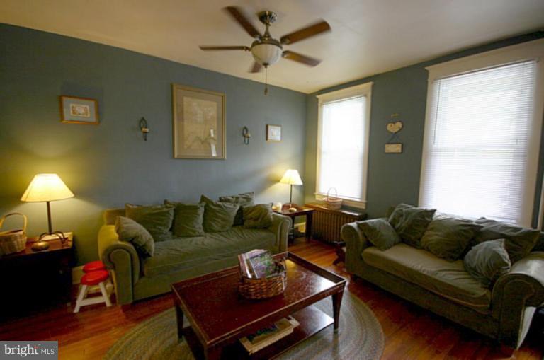 5604 Pilgrim Road Baltimore, MD 21214 - Photo 15 of 20 Living Room