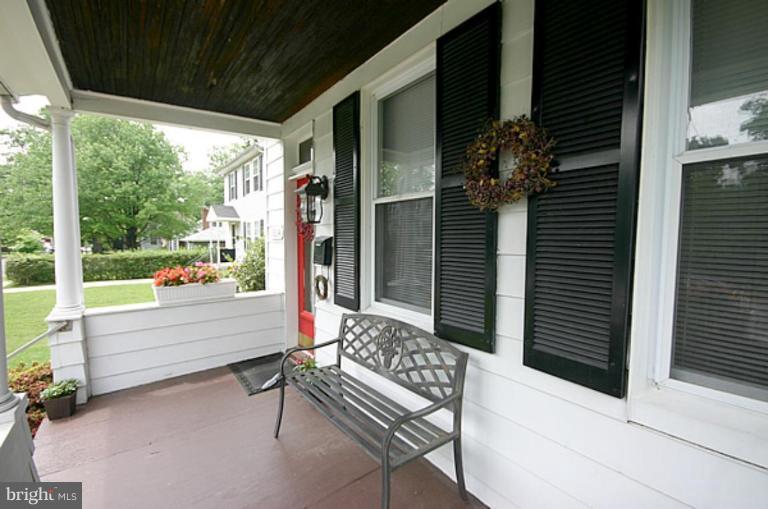 5604 Pilgrim Road Baltimore, MD 21214 - Photo 4 of 20 Front Porch
