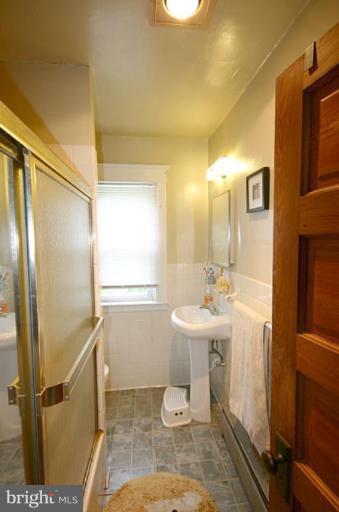 5604 Pilgrim Road Baltimore, MD 21214 - Photo 8 of 20 Upper Lvl Bath