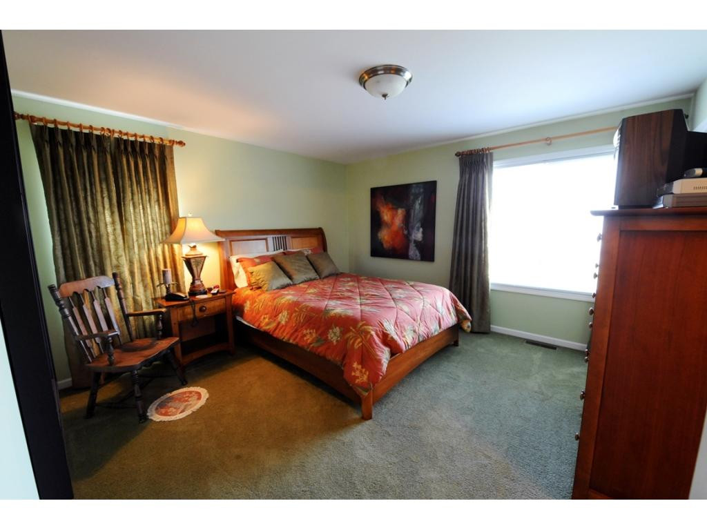 589 Harbor Point Road Butler, TN 37640 - Photo 12 of 22 BEDROOM WITH WALK IN CLOSET
