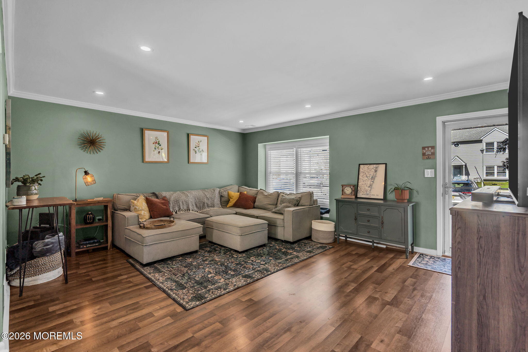 39 Independence Court Jackson, NJ 08527 - Photo 5 of 24 a living room with furniture and a window