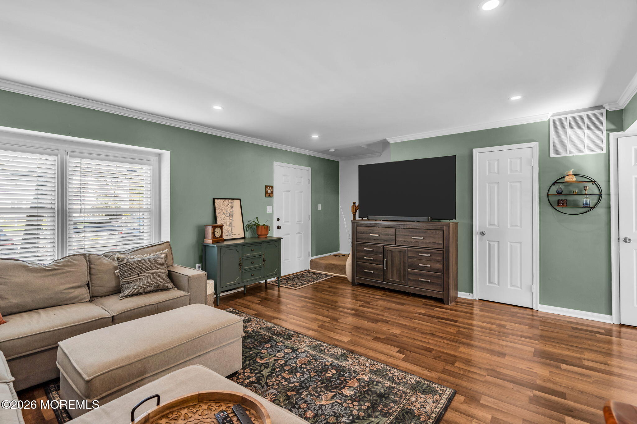 39 Independence Court Jackson, NJ 08527 - Photo 6 of 24 a living room with furniture and a flat screen tv