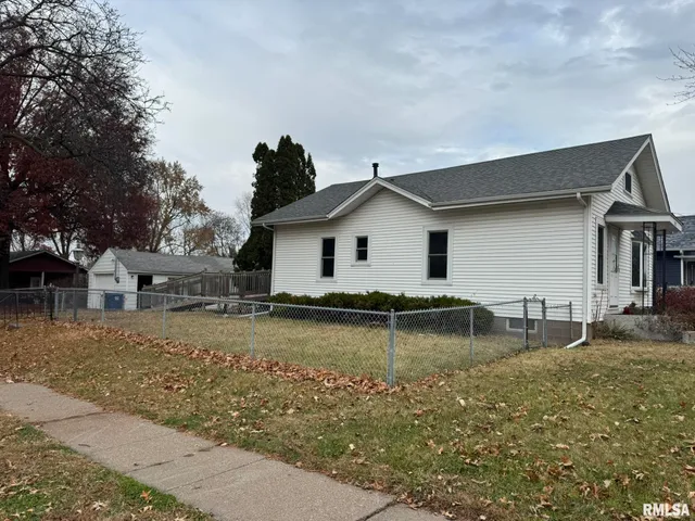$1,350 | 3122 West Locust Street, Davenport, IA 52804