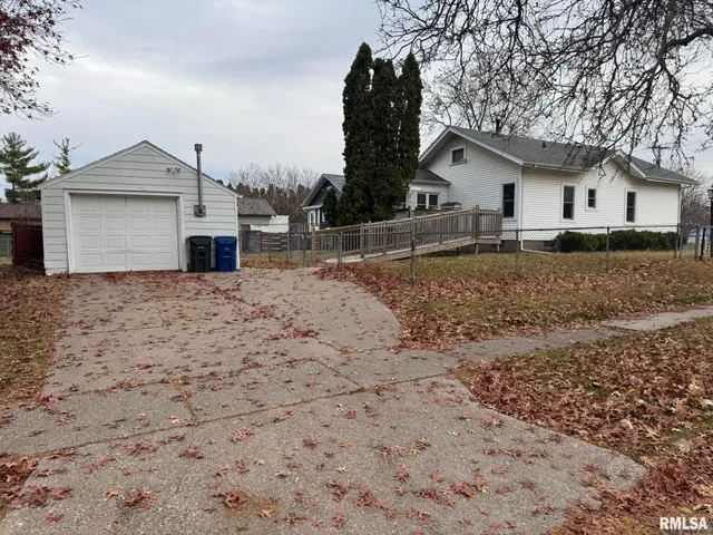 $1,350 | 3122 West Locust Street, Davenport, IA 52804