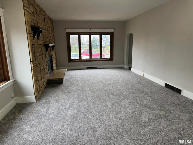 $1,350 | 3122 West Locust Street, Davenport, IA 52804