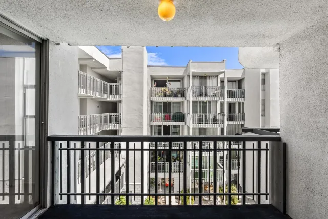 $865,000 | 727 Sapphire Street, Unit 301, San Diego, CA 92109