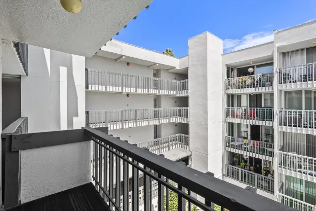 $865,000 | 727 Sapphire Street, Unit 301, San Diego, CA 92109